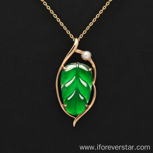 Ping an leaf natural emerald pendant